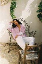 Carica l'immagine nel visualizzatore di Gallery, Camicia ciclamino ricamata a mano