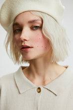 Carica l&#39;immagine nel visualizzatore di Gallery, Wool beret in milk colour
