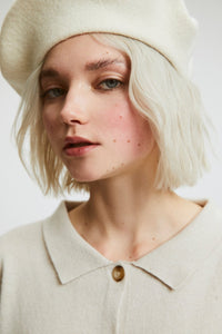 Wool beret in milk colour