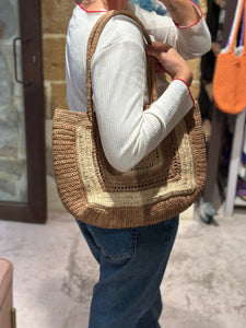 Borsa da spalla in rafia lavorata