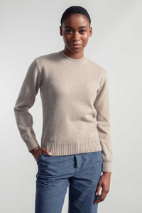 Maglia in cashmere rigenerato colore beige sabbia