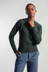 Maglia in cashmere rigenerato colore verde foresta