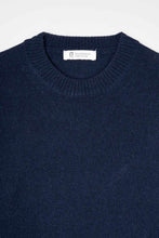 Carica l&#39;immagine nel visualizzatore di Gallery, Maglia in cashmere rigenerato colore blu marina
