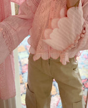Carica l&#39;immagine nel visualizzatore di Gallery, Top in cotone rosa con ricami
