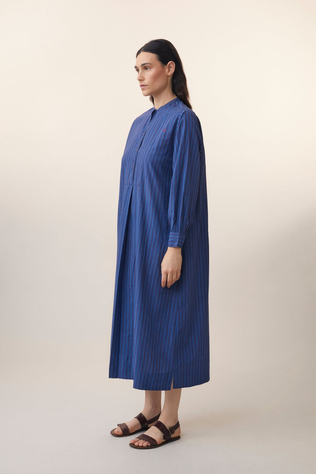 Abito lungo in cotone stampato a righe blu