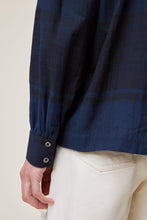 Carica l&#39;immagine nel visualizzatore di Gallery, Camicia in cotone a quadri blu
