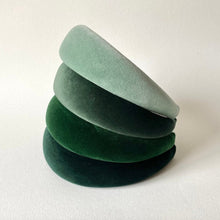 Carica l&#39;immagine nel visualizzatore di Gallery, Velvet headband - Forest green
