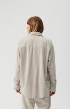Carica l&#39;immagine nel visualizzatore di Gallery, Corduroy shirt in dusty white colour
