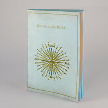 Carica l&#39;immagine nel visualizzatore di Gallery, Notebook con copertina Journal de bord e laterali oro.
