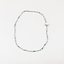Carica l&#39;immagine nel visualizzatore di Gallery, Collana di pietre naturali colore trasparente (tormalina) con perla naturale come chiusura

