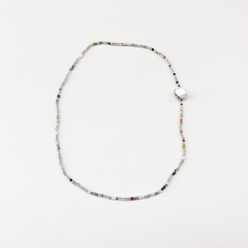 Collana di pietre naturali colore trasparente (tormalina) con perla naturale come chiusura