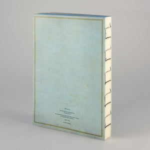 Notebook con copertina Les Fleurs du Mal e laterali azzurri. Retro.