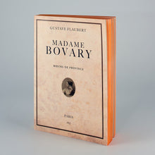Carica l&#39;immagine nel visualizzatore di Gallery, Notebook con copertina Madame Bovary e laterali arancio.
