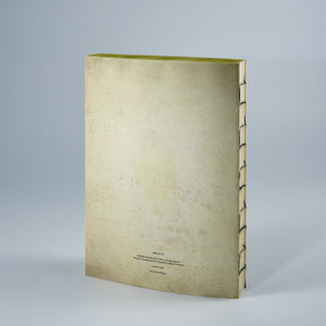 Notebook con copertina Les réveries e laterali giallo senape. Retro.